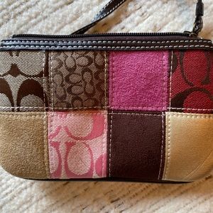 Small wristlet